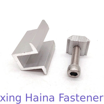 六角形のソケット頭部の帽子ねじが付いている太陽電池パネルの土台の中間アルミニウム クランプ