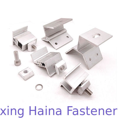 立場の継ぎ目のねじが付いている太陽屋根の太陽電池パネル太陽モジュール ブラケット クランプ